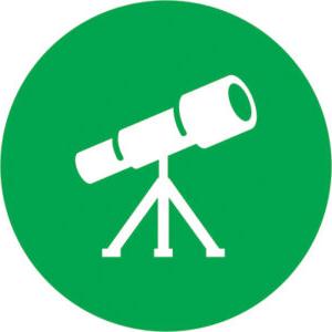 一个白色的望远镜图标嵌在一个绿色的圆圈里.
